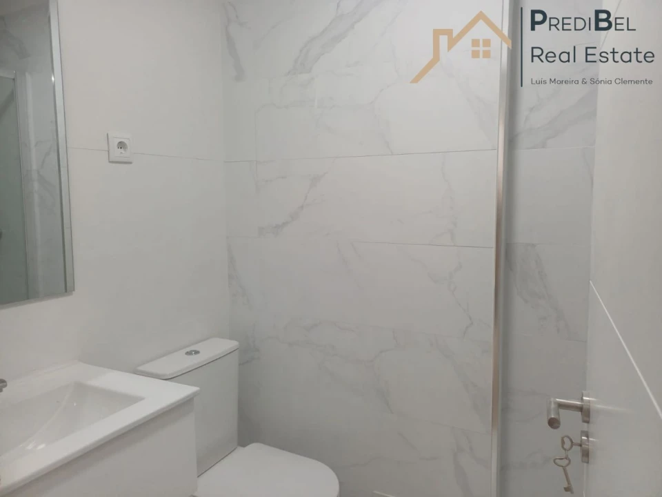 Apartamento T1 para Venda em Águas Livres Foto 9