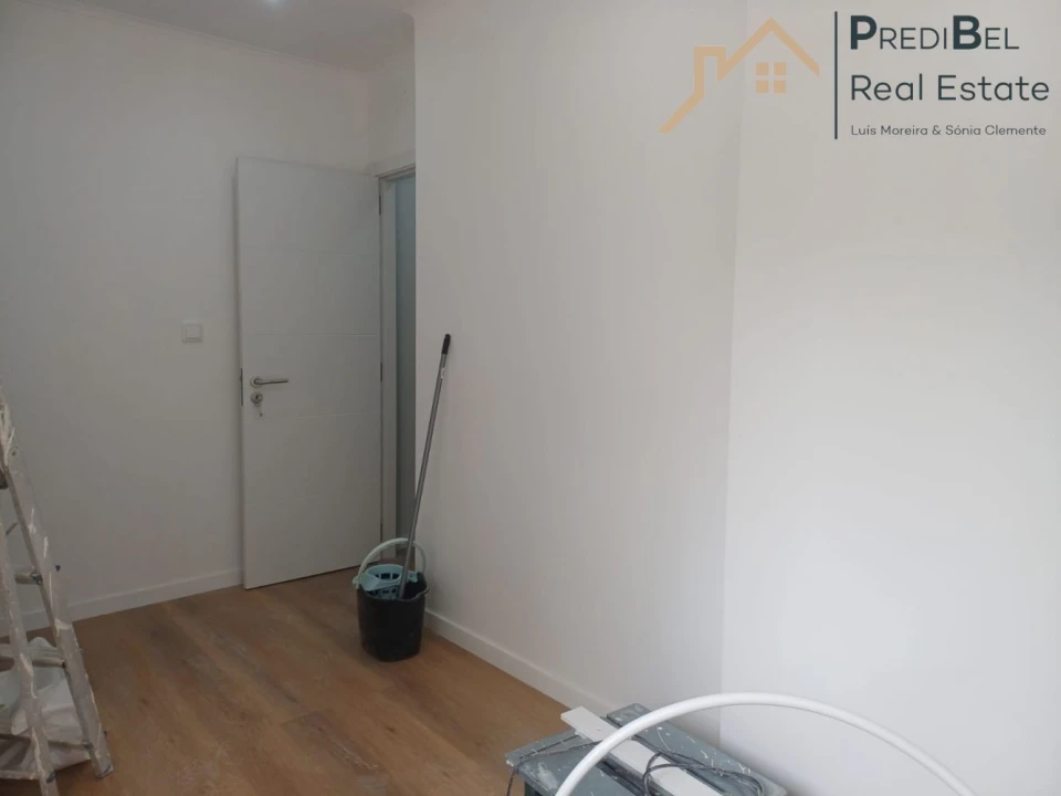 Apartamento T1 para Venda em Águas Livres Foto 3