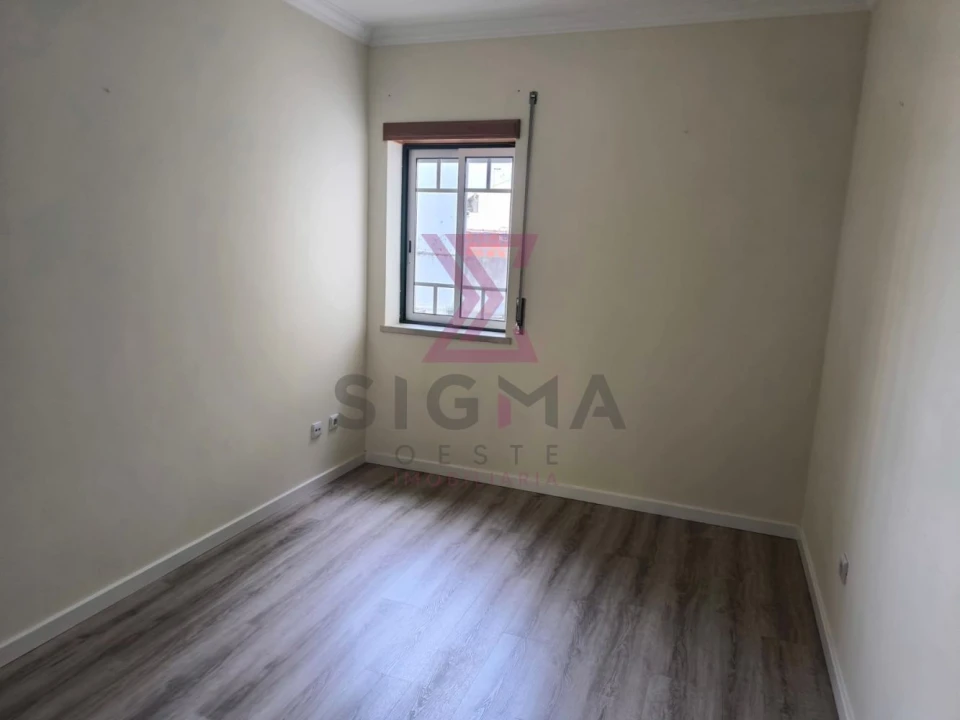 Apartamento T2 para Venda em Bombarral e Vale Covo Foto 32