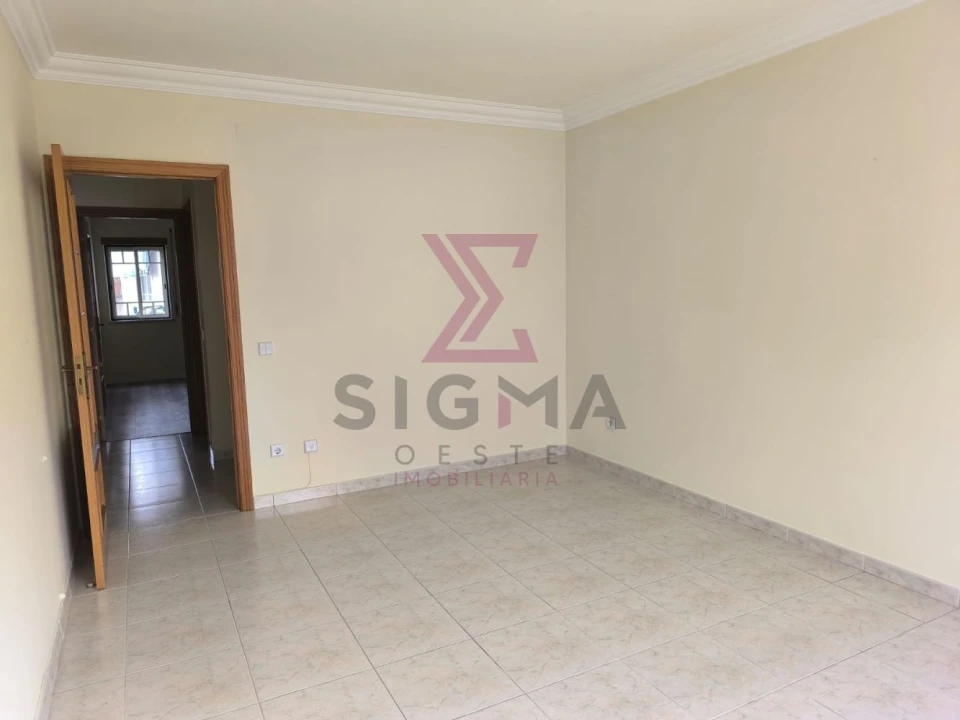 Apartamento T2 para Venda em Bombarral e Vale Covo Foto 29