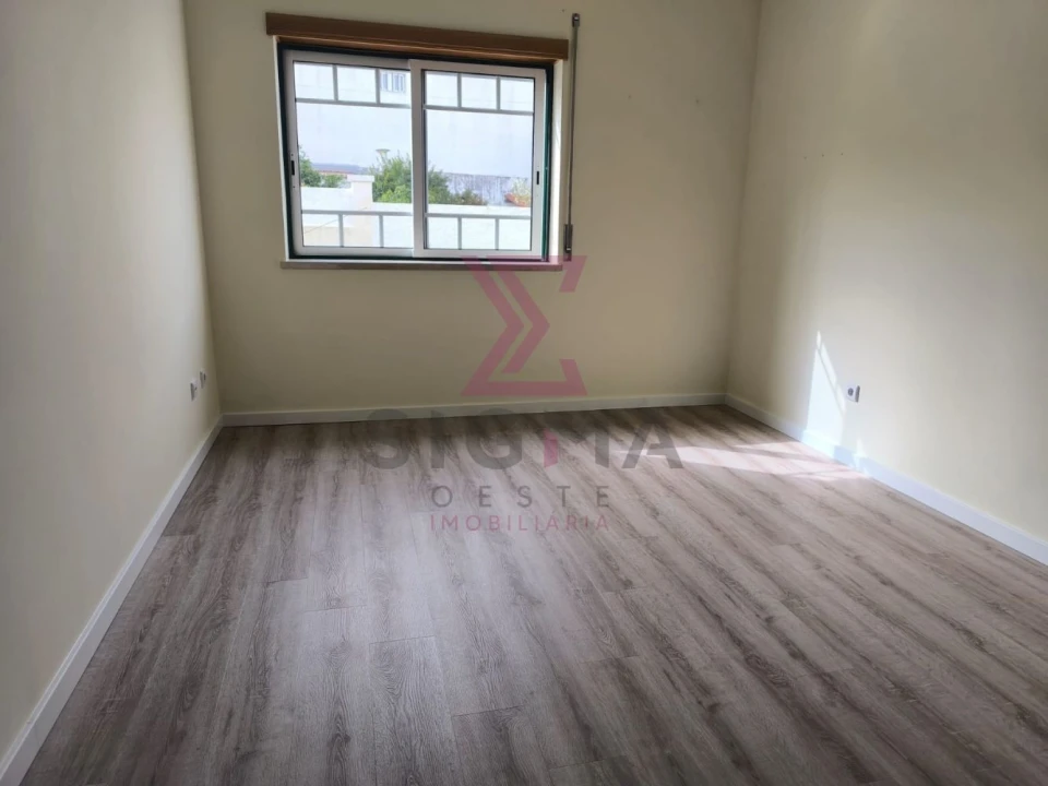 Apartamento T2 para Venda em Bombarral e Vale Covo Foto 36