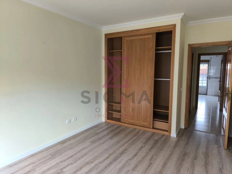 Apartamento T2 para Venda em Bombarral e Vale Covo Foto 15