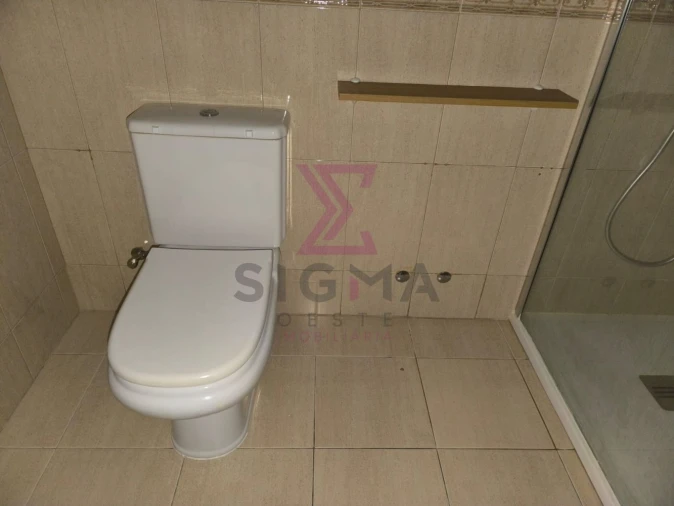 Apartamento T2 para Venda em Bombarral e Vale Covo Foto 16