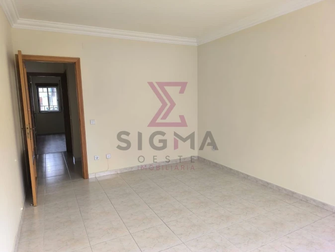 Apartamento T2 para Venda em Bombarral e Vale Covo Foto 29