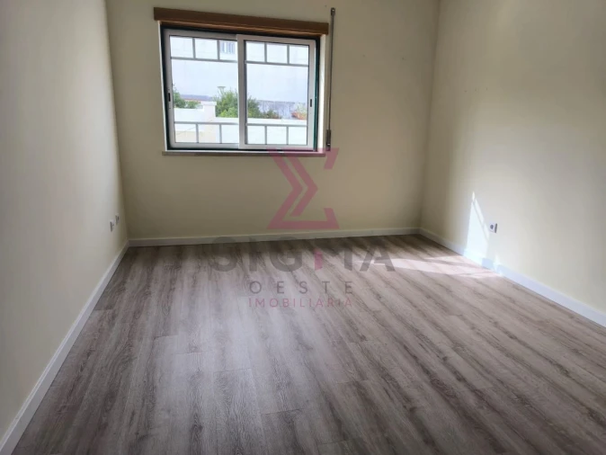 Apartamento T2 para Venda em Bombarral e Vale Covo Foto 36