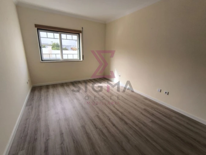 Apartamento T2 para Venda em Bombarral e Vale Covo Foto 23