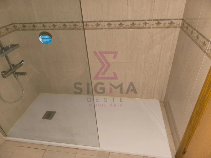 Apartamento T2 para Venda em Bombarral e Vale Covo Foto 12