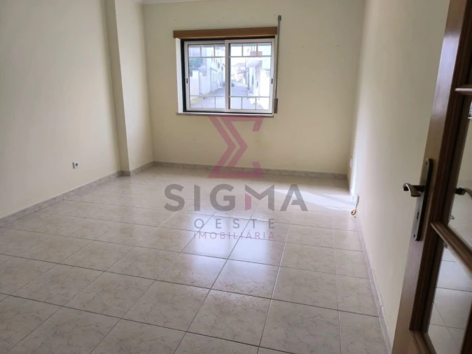 Apartamento T2 para Venda em Bombarral e Vale Covo Foto 28
