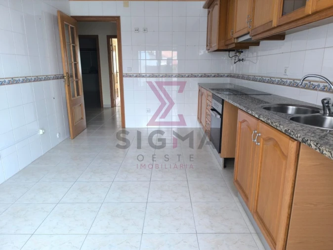 Apartamento T2 para Venda em Bombarral e Vale Covo Foto 5