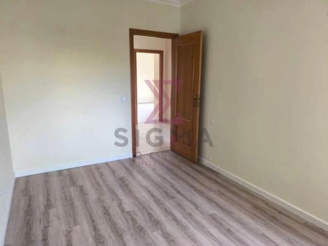 Apartamento T2 para Venda em Bombarral e Vale Covo Foto 34