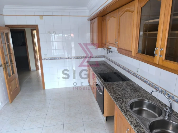 Apartamento T2 para Venda em Bombarral e Vale Covo Foto 8