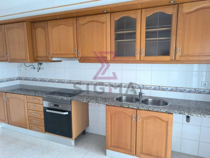 Apartamento T2 para Venda em Bombarral e Vale Covo Foto 6