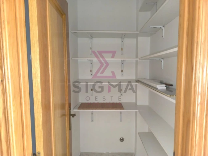 Apartamento T2 para Venda em Bombarral e Vale Covo Foto 20