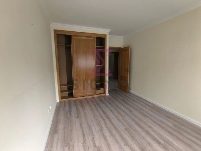 Apartamento T2 para Venda em Bombarral e Vale Covo Foto 38