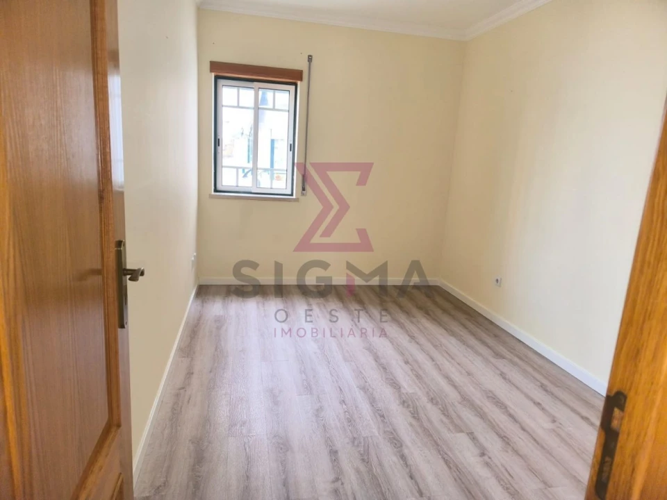 Apartamento T2 para Venda em Bombarral e Vale Covo Foto 31