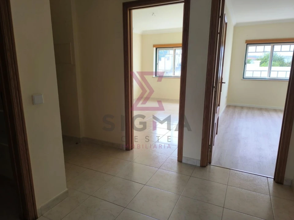 Apartamento T2 para Venda em Bombarral e Vale Covo Foto 26