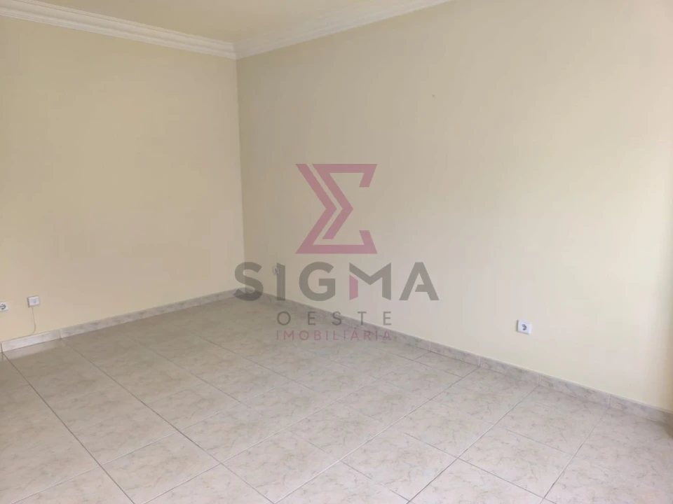 Apartamento T2 para Venda em Bombarral e Vale Covo Foto 30