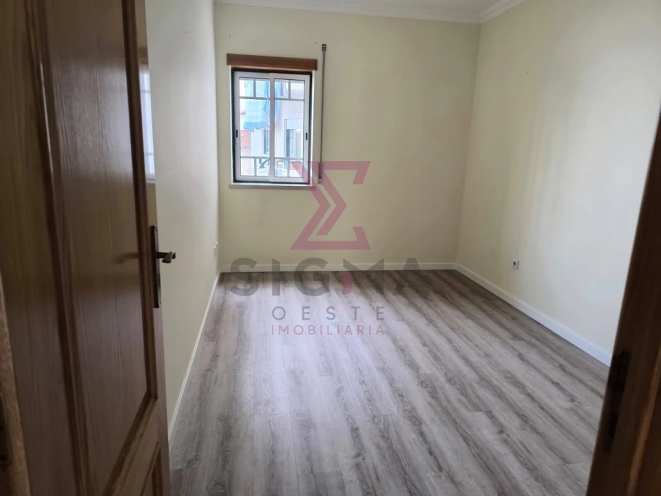 Apartamento T2 para Venda em Bombarral e Vale Covo Foto 33