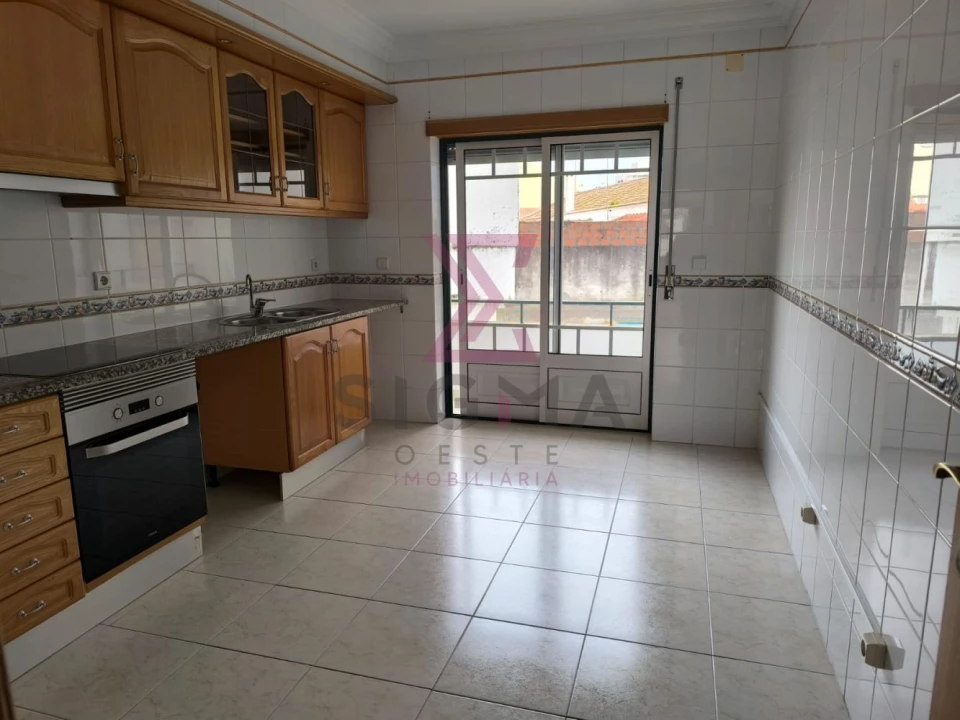 Apartamento T2 para Venda em Bombarral e Vale Covo Foto 1