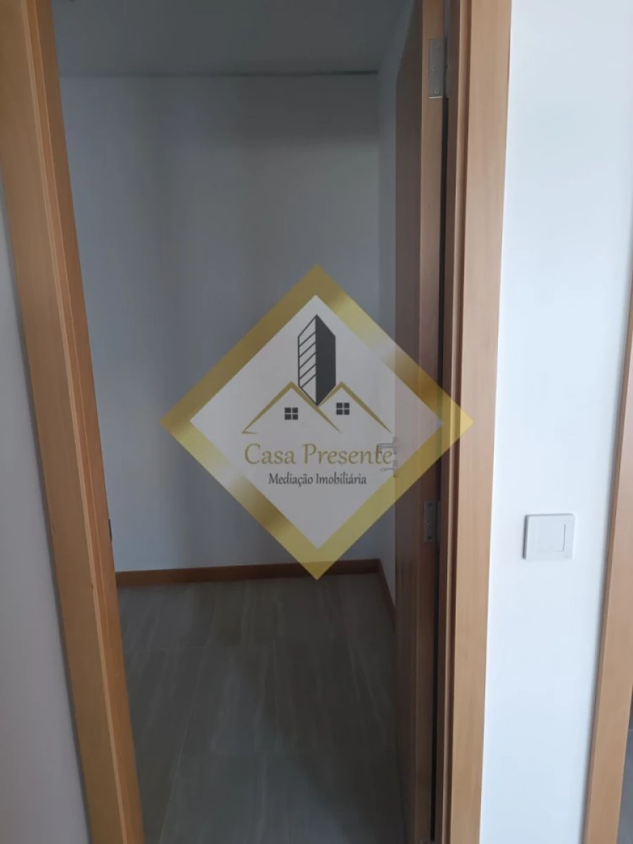 Moradia T4 para Venda em Gondomar (São Cosme), Valbom e Jovim Foto 13