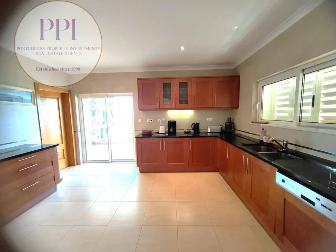 Moradia T5 para Venda em Budens Foto 16