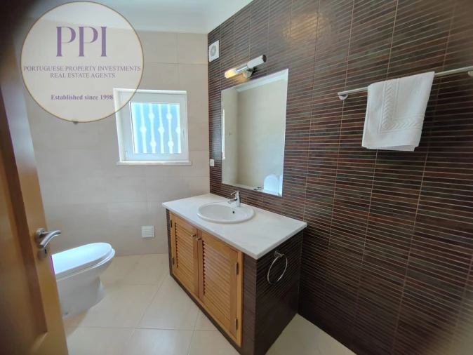 Moradia T5 para Venda em Budens Foto 36