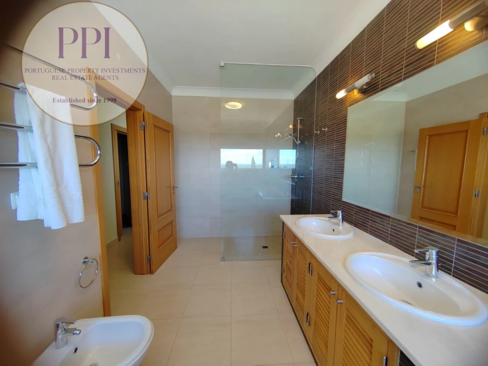 Moradia T5 para Venda em Budens Foto 47