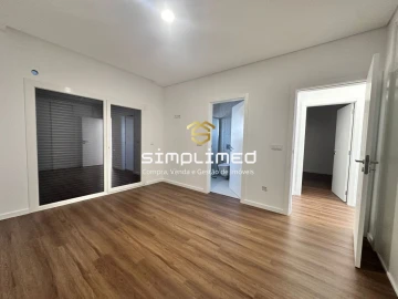 Moradia T4 para Venda em Fernao Ferro