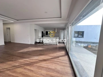 Moradia T4 para Venda em Fernao Ferro