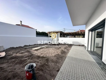 Moradia T4 para Venda em Fernao Ferro