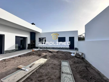 Moradia T4 para Venda em Fernao Ferro