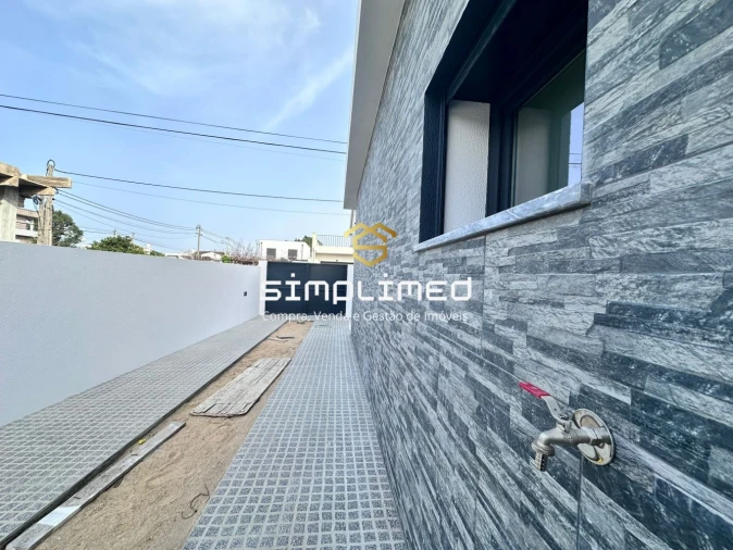 Moradia T4 para Venda em Fernao Ferro Foto 2