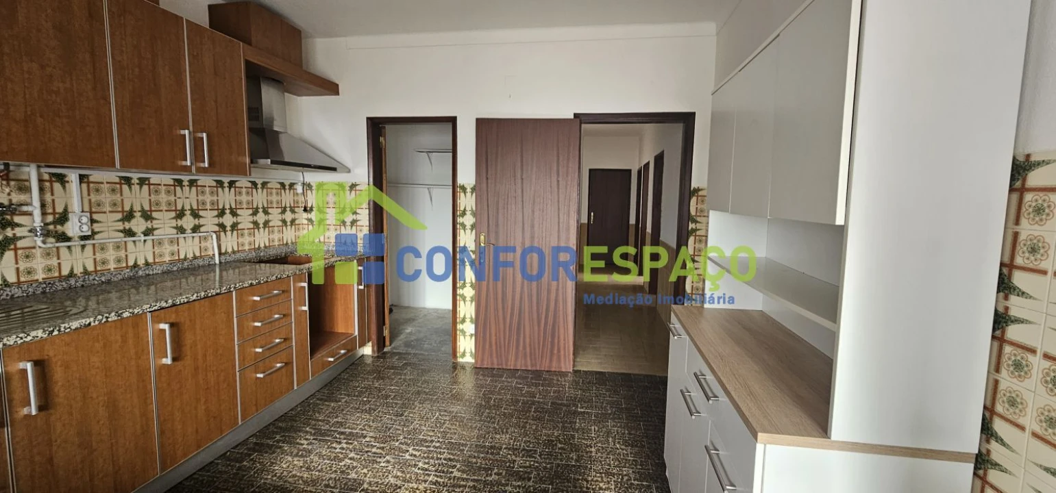 Apartamento T3 para Venda em Salgueiro do Campo Foto 4