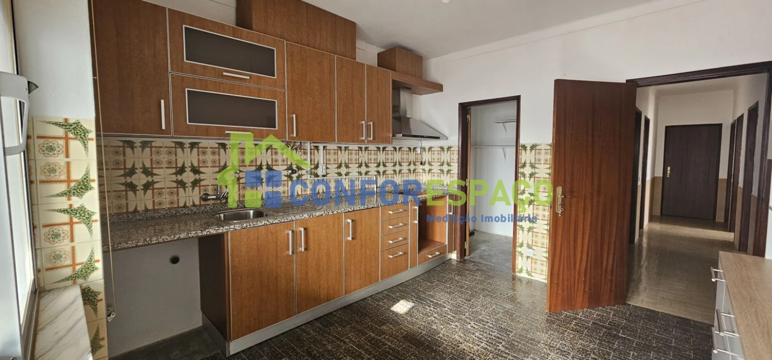 Apartamento T3 para Venda em Salgueiro do Campo Foto 2