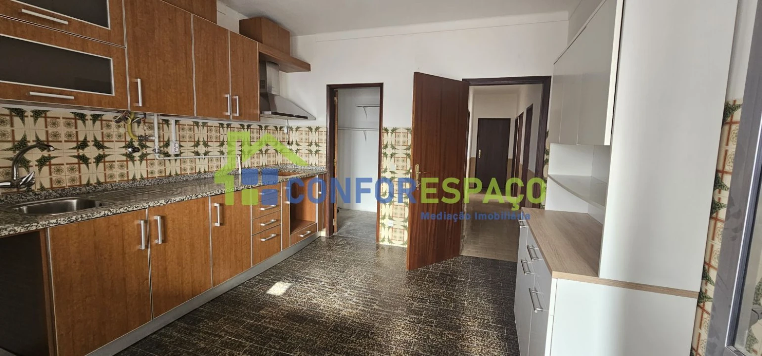 Apartamento T3 para Venda em Salgueiro do Campo Foto 3