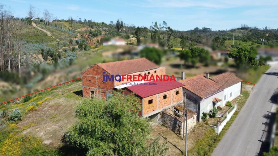 Moradia T4 para Venda em Pelma Foto 47