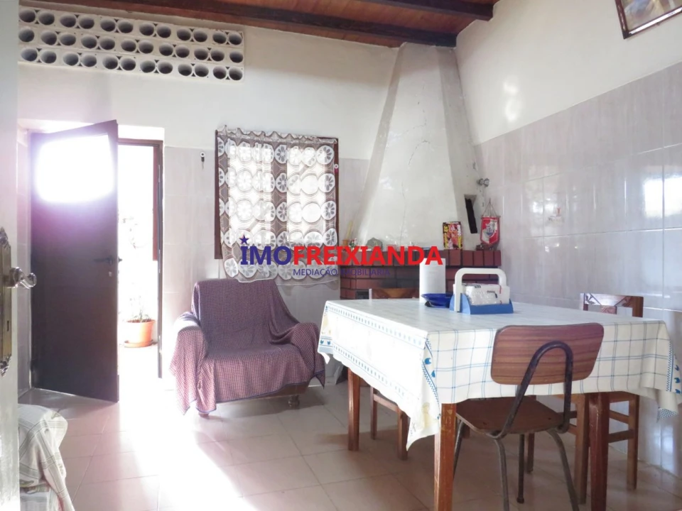 Moradia T4 para Venda em Pelma Foto 1