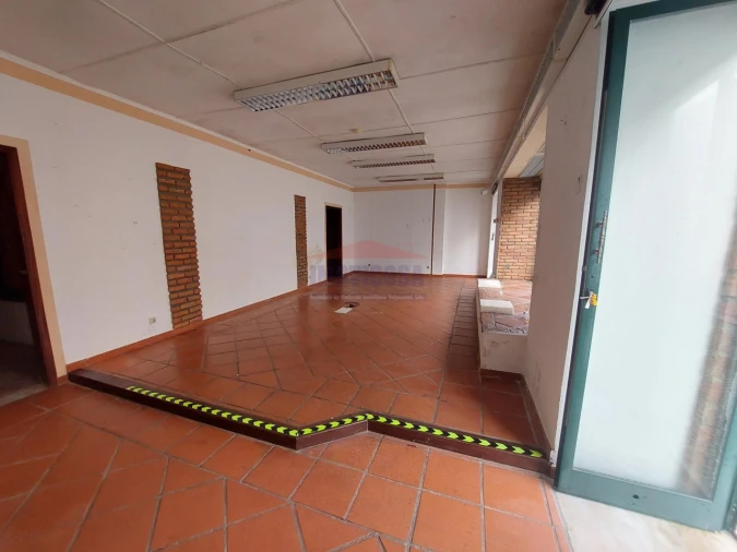 Loja para Arrendamento em Nossa Senhora da Conceição e São Bartolomeu Foto 4
