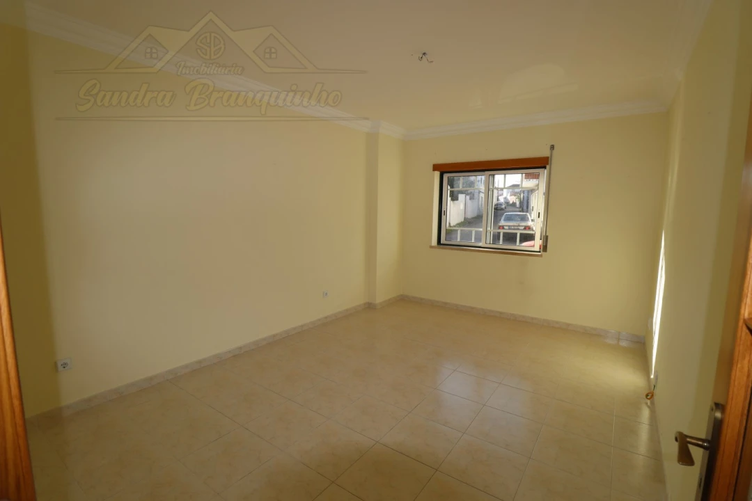 Apartamento T2 para Venda em Bombarral e Vale Covo Foto 2