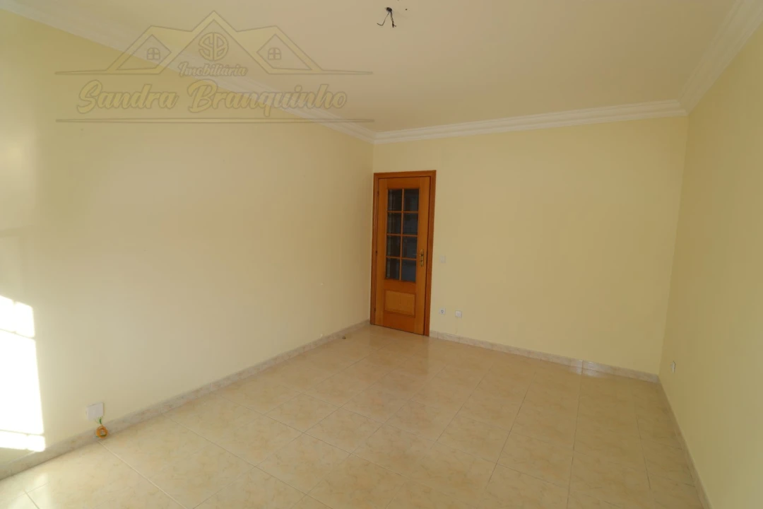 Apartamento T2 para Venda em Bombarral e Vale Covo Foto 6