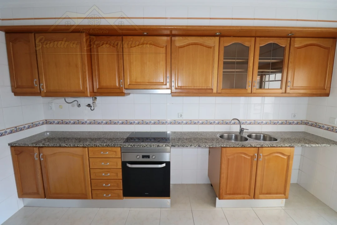 Apartamento T2 para Venda em Bombarral e Vale Covo Foto 13