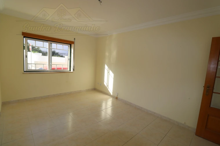 Apartamento T2 para Venda em Bombarral e Vale Covo Foto 5