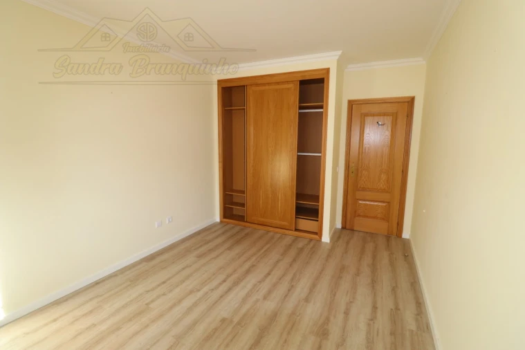 Apartamento T2 para Venda em Bombarral e Vale Covo Foto 8