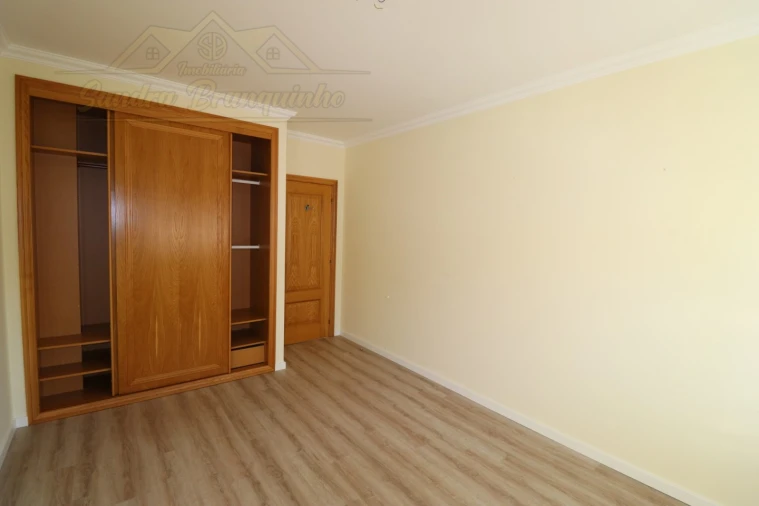 Apartamento T2 para Venda em Bombarral e Vale Covo Foto 9
