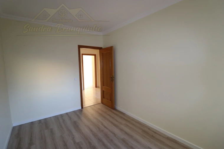 Apartamento T2 para Venda em Bombarral e Vale Covo Foto 10