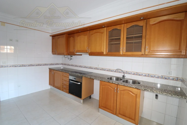 Apartamento T2 para Venda em Bombarral e Vale Covo Foto 12