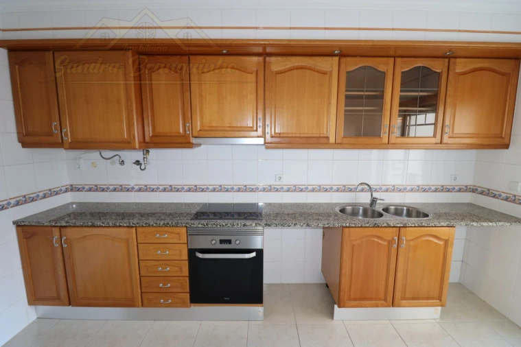 Apartamento T2 para Venda em Bombarral e Vale Covo Foto 13