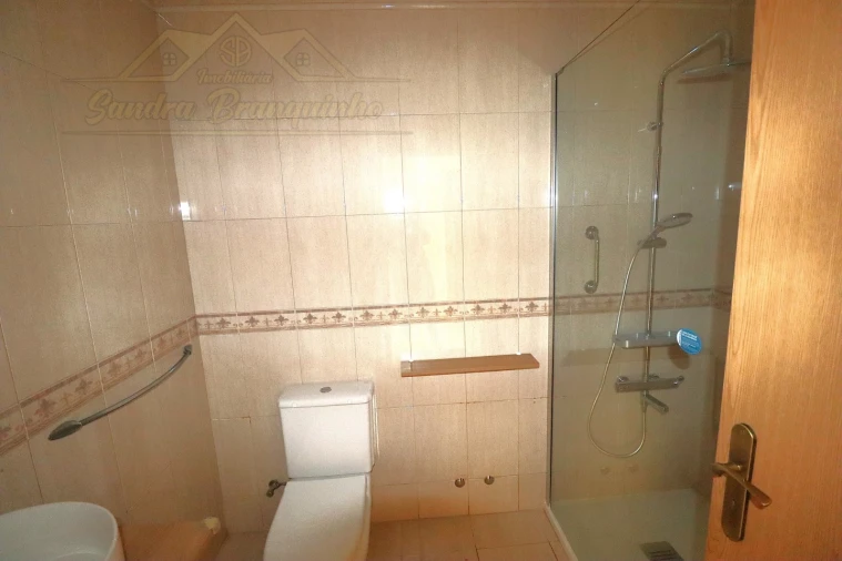 Apartamento T2 para Venda em Bombarral e Vale Covo Foto 18