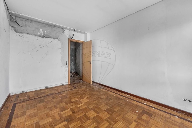 Apartamento T4 para Venda em Paranhos Foto 31