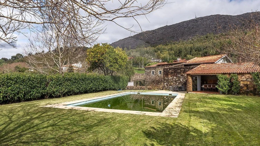 Moradia T7 para Venda em Dem